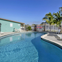 Super 8 by Wyndham Lantana West Palm Beach, Lantana — photo 2