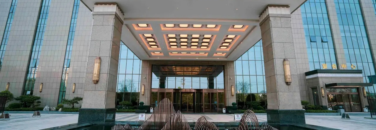 Huajin International Hotel, Цзинин — фото 1