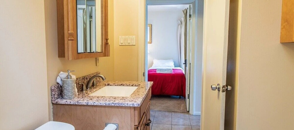 Large 2 Bed W/ Room For 8, Сан-Бруно — фото 1