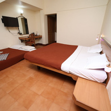 Gujarat Bhavan Hotel, Matheran — photo 2