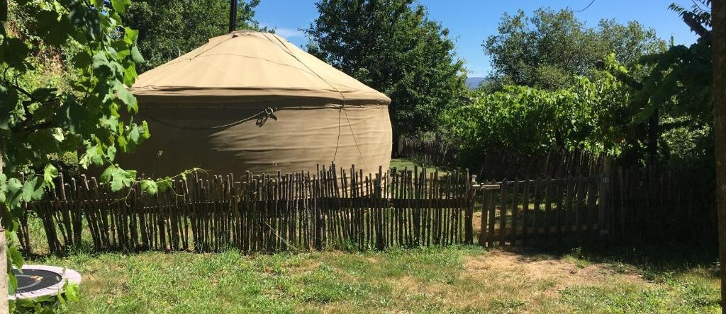 Star Gazing Luxury Yurt with RIVER VIEWS, off grid eco living, Pedrogao Grande — photo 1