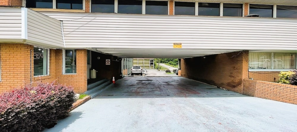 Palmetto Inn & Suites, Orangeburg — photo 1