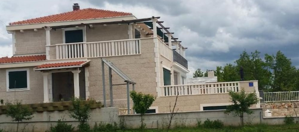 Stone Villa Bosnic, Циста Прово — фото 1
