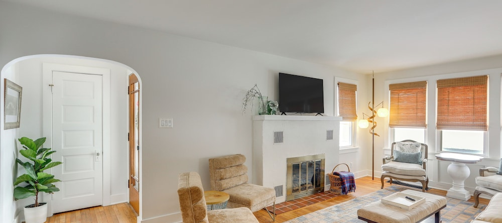 Cozy Cottage in Historic Village: Near Cedar Point, Milan — photo 1