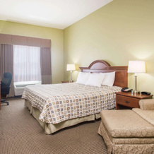 Days Inn & Suites by Wyndham Swainsboro, 斯温斯伯勒 — 照片 3