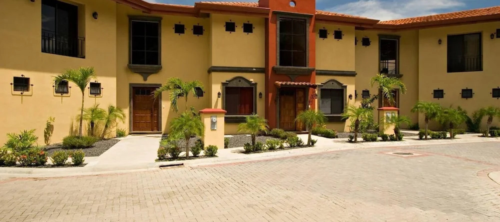 Big Hillside Villa in Potrero With Pool and Panoramic Ocean Views, 波特雷罗 — 照片 1