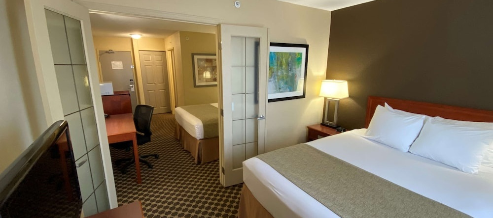 Best Western Strathmore Inn, 斯特拉斯莫尔 — 照片 1