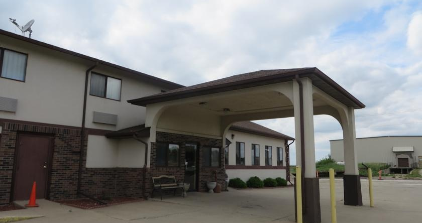 Super 8 By Wyndham Grinnell Ia, Grinnell — photo 1