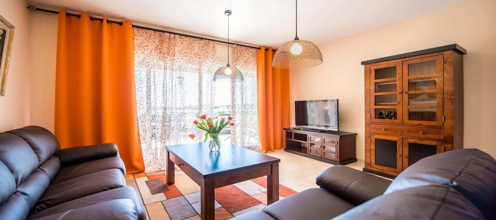 Malibu Apartments, 丰希罗拉 — 照片 1