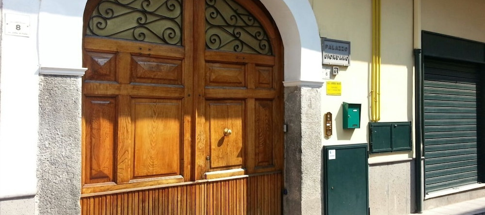 Palazzo Giordano, 圣朱塞佩维苏维亚诺 — 照片 1