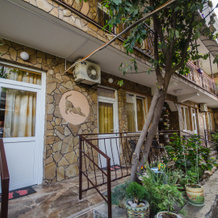 Ryzhiy Kot Guest House, Alushta — photo 3