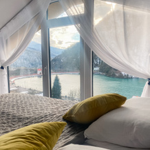 with panoramic views of the lake and mountains Studiya, 红波利亚纳 — 照片 3
