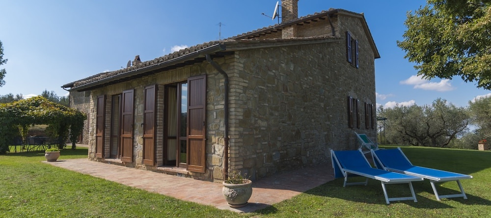 6 Bedrooms Umbrian Farmhouse, Торджано — фото 1