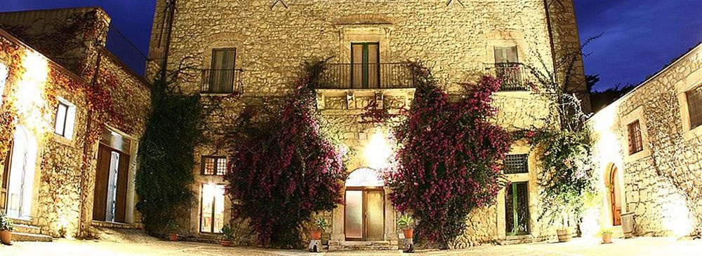 Agriturismo Feudo Tudia, 卡斯特拉纳西库拉 — 照片 1