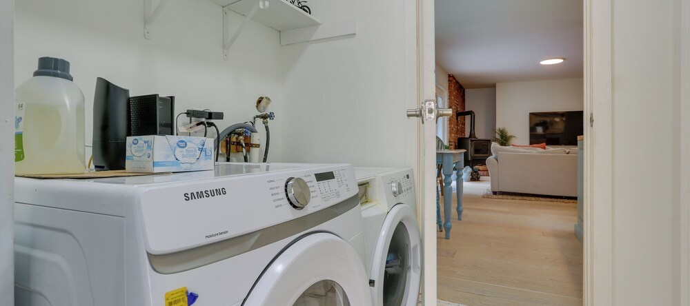 Charming Swan Lake Apartment W/ Deck!, Бетел — фото 1