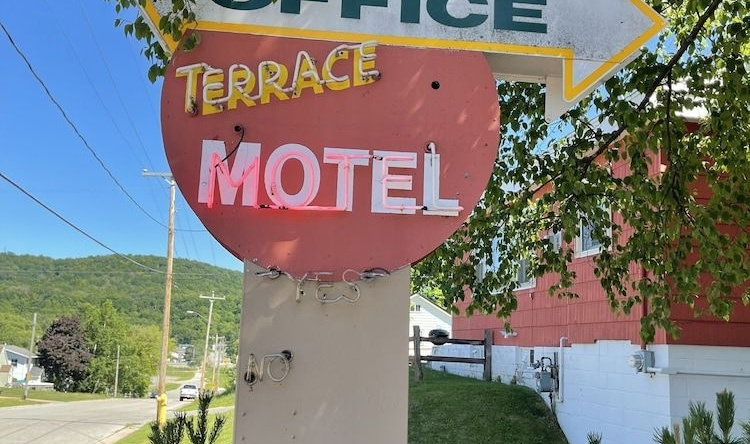 The Terrace Motel, Munising — photo 1