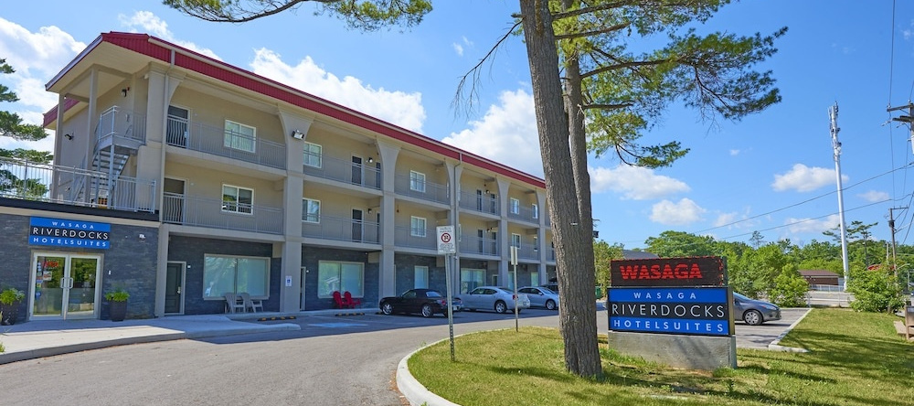 Wasaga Riverdocks Hotel Suites, 瓦沙加海滩 — 照片 1