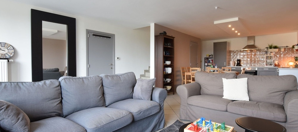 Amazing Holiday Home in Sainte-ode With Garden, 兰讷斯 — 照片 1