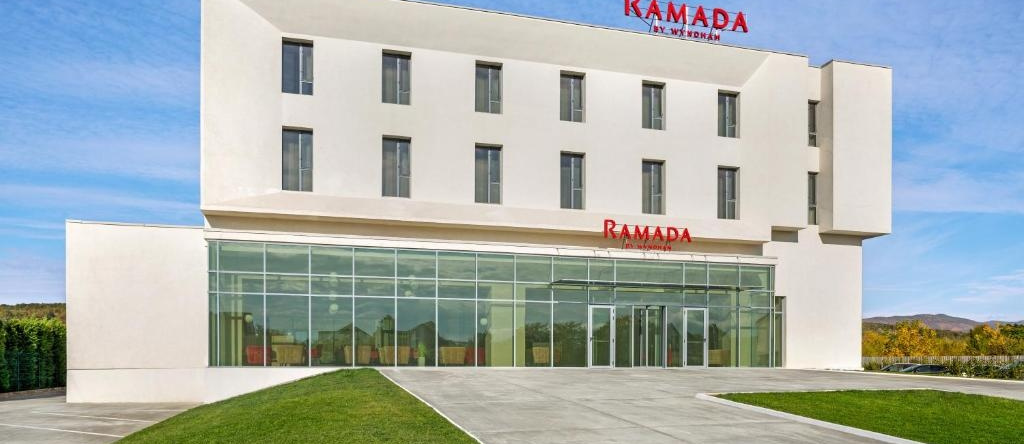 Ramada By Wyndham Targu Jiu, Тыргу-Жиу — фото 1
