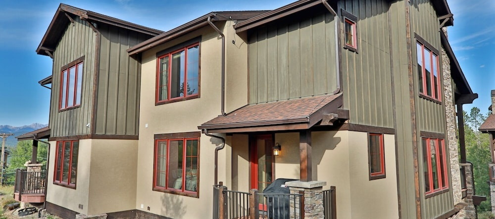 Mountain Terrace 4 Bedrooms 4 Bathrooms Townhouse, Фрейзер — фото 1