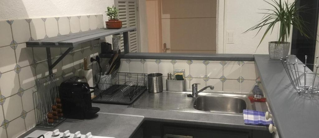 APPARTEMENT T2 avec TERRASSE ds maison de village pres d avignon, 韦代讷 — 照片 1