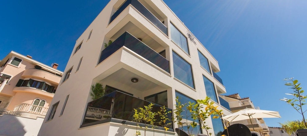 Luxury Apartments Royal M with Pool, Trogir — photo 1