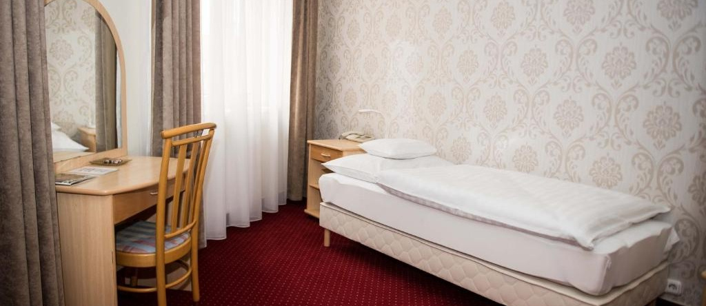 Hozam Hotel, Szolnok — photo 1