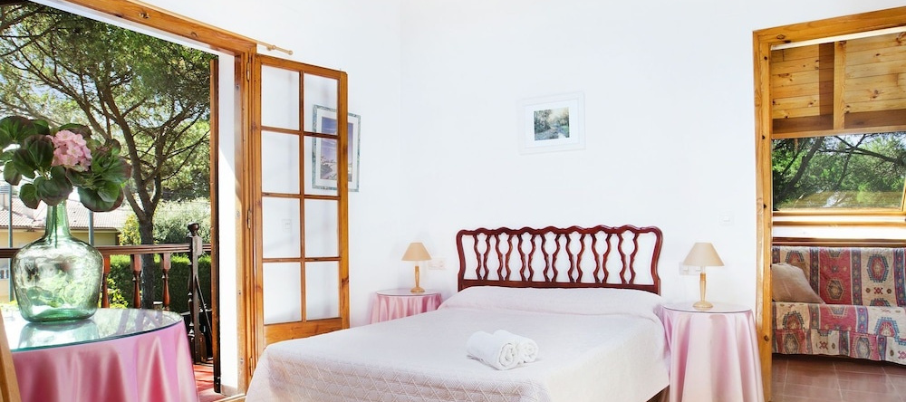 Cute House With Wooden Shutters Large Enclosed Garden Near Lloret De Mar, Сильс — фото 1