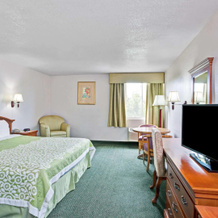 Days Inn & Suites by Wyndham Fullerton, 富勒顿 — 照片 3