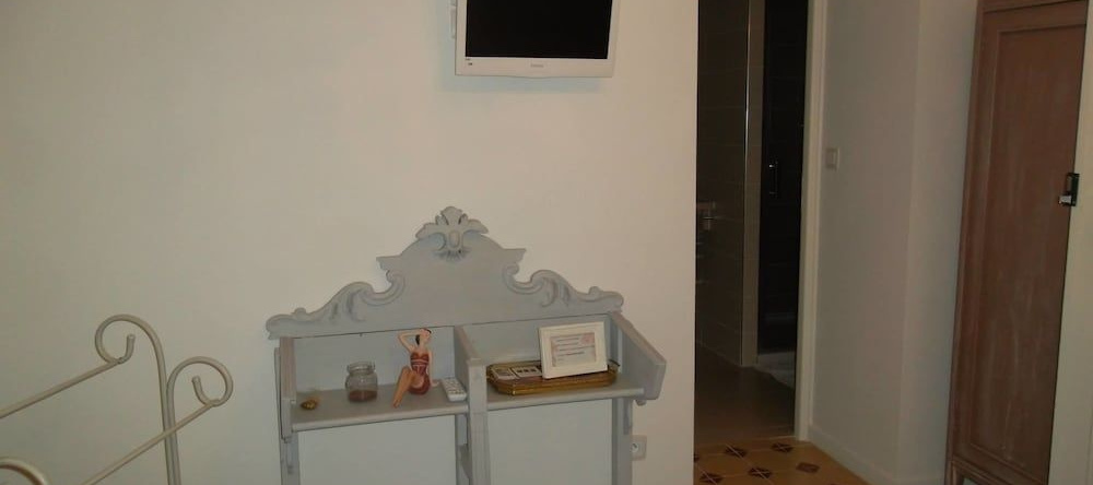Aux Roses de l'Etang, Capestang — photo 1