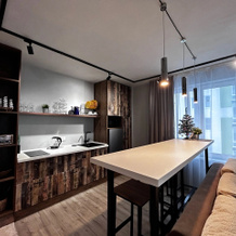 S tematicheskim oformleniem Fort Ross Flat, 沃洛格达 — 照片 2