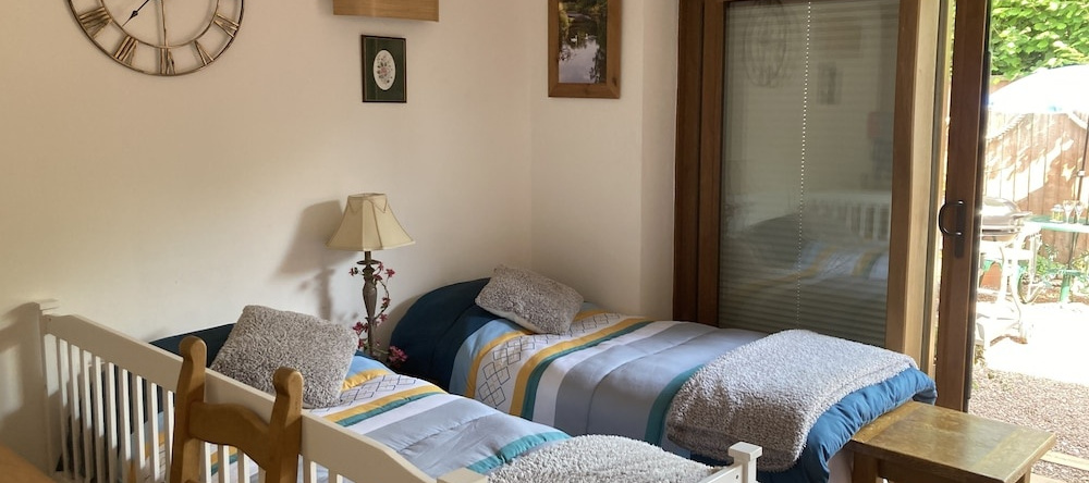 Cozy Gnome Cottage Annex Near Sidmouth, 奥特里圣玛丽 — 照片 1