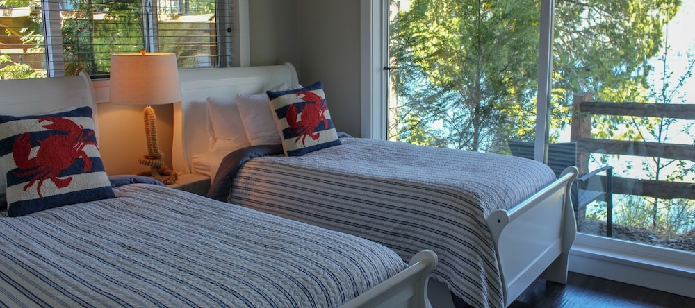 Coastal Cottages, Port Renfrew — photo 1