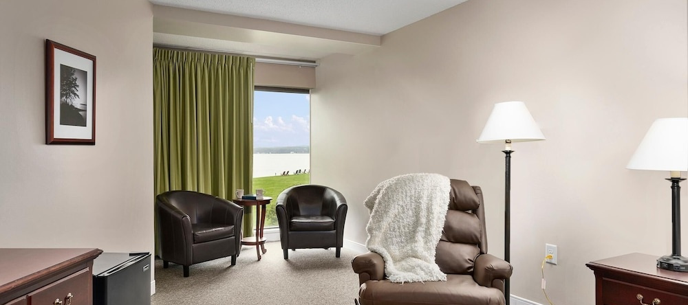 Center Parlor Room at Sandy Cove, 红角 — 照片 1
