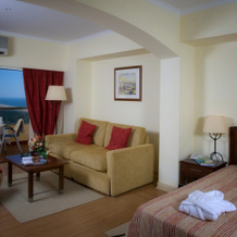 Yellow Praia Monte Gordo, 蒙特戈尔杜 — 照片 5