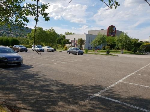 L'abribis, Фирмини — фото 1