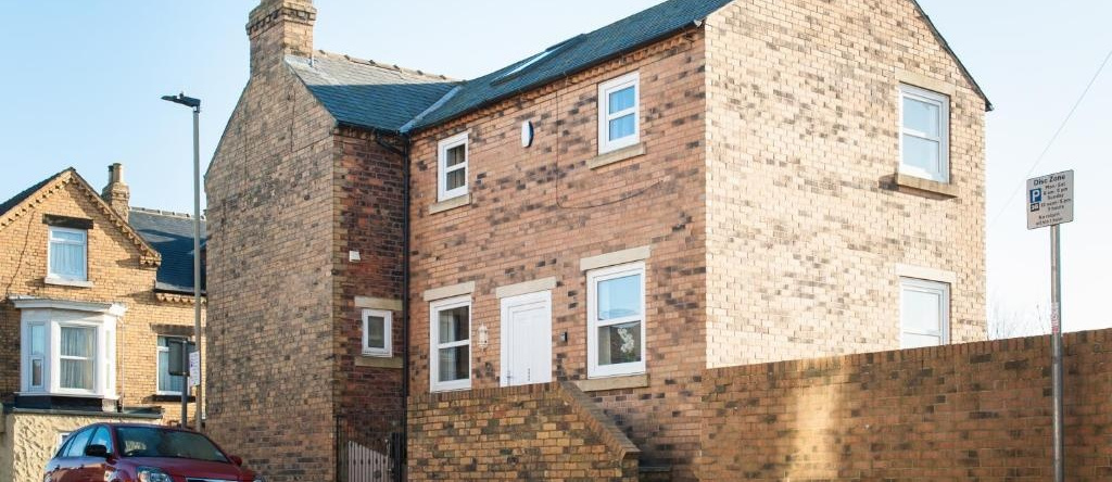 Hibernia Place, 3 bedroom Townhouse with PATIO & SEATING AREA - FREE PARKING, 斯卡伯勒 — 照片 1