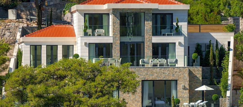 Luxury Villa Silent with Infinity Pool, 苏马尔廷 — 照片 1