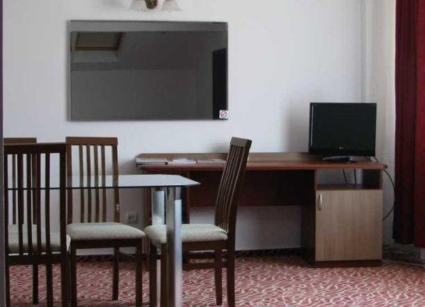 Hotel Flora, 德罗贝塔-塞维林堡 — 照片 1