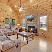 3 BDR Log Cabin in Cozy Resort w/ Private Hot Tub, Pittman Center — photo 2