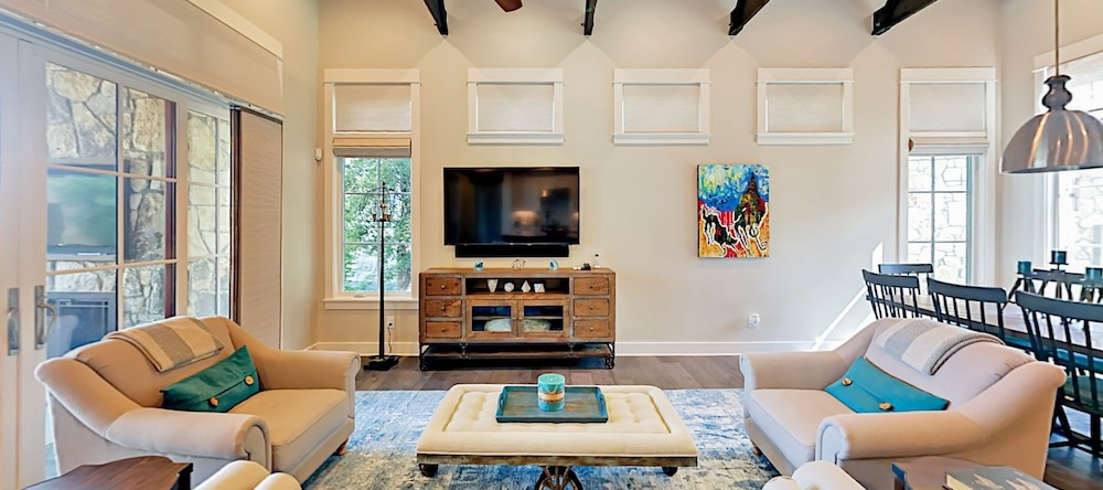 2109 Keeneland Cove Home 3 Bedrooms 3.5 Bathrooms Home, Spicewood — photo 1
