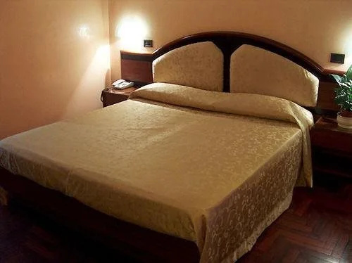 Hotel Cesari, Фрозиноне — фото 1