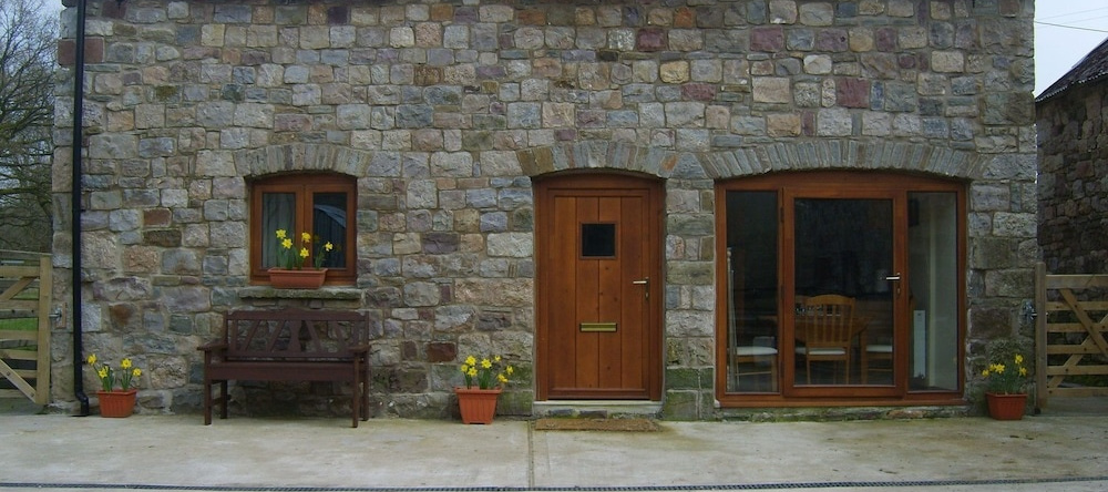 Cozy Cottage in Ystradgynlais With Garden, Ystradgynlais — photo 1