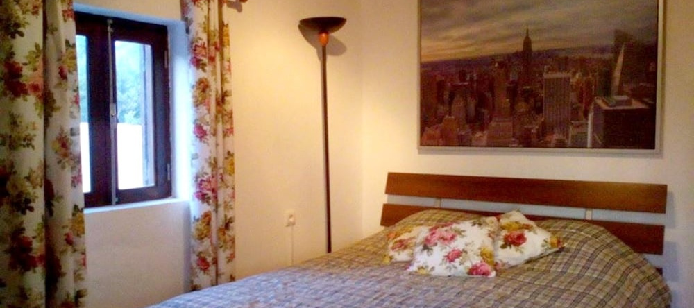 House With 2 Bedrooms in Góis, With Wonderful Mountain View, Enclosed Garden and Wifi, 戈伊什 — 照片 1