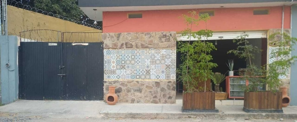Exclusivo Bugambilias LukasaHome alberca, Zapopan — photo 1