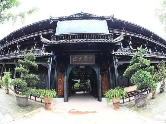 Li Family Courtyard Zen Hotel (Hongya Liujiang Ancient Town Branch), Meishan — photo 1