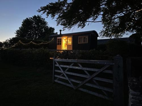 Hill House B & B & Luxury Shepherds Huts, Corsham — photo 1
