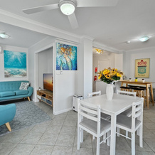 Oceanfront 4-bed Haven With BBQ & Alfresco Dining, Malua Bay — photo 3