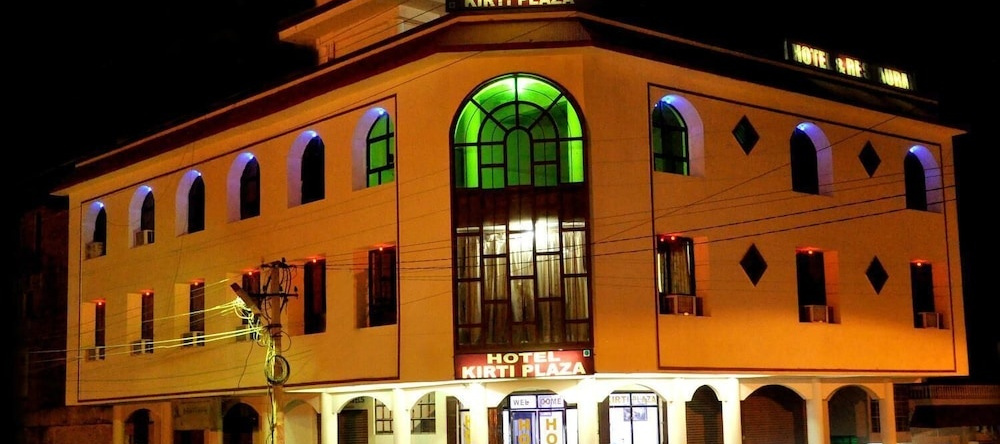 Hotel Kirti Plaza, 奇陶加尔 — 照片 1