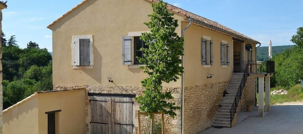 Mas Sainte Hélène, Cereste — photo 1